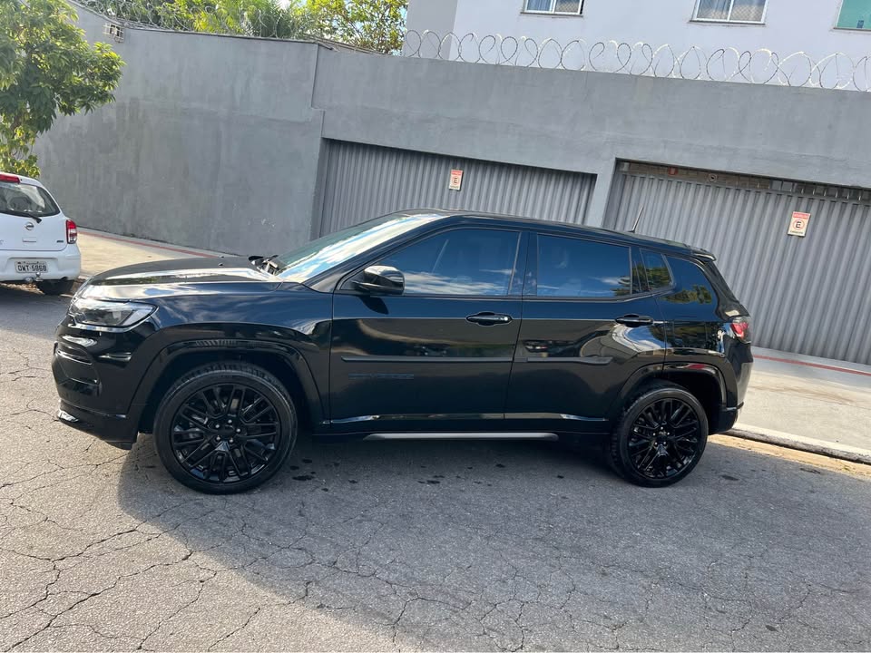 Jeep Compass preto seminovo na Premium Repasse BH